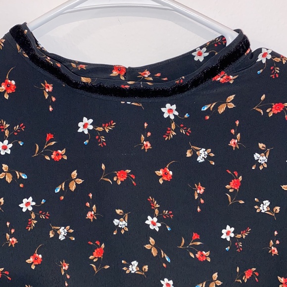 Blouse - Picture 2 of 3